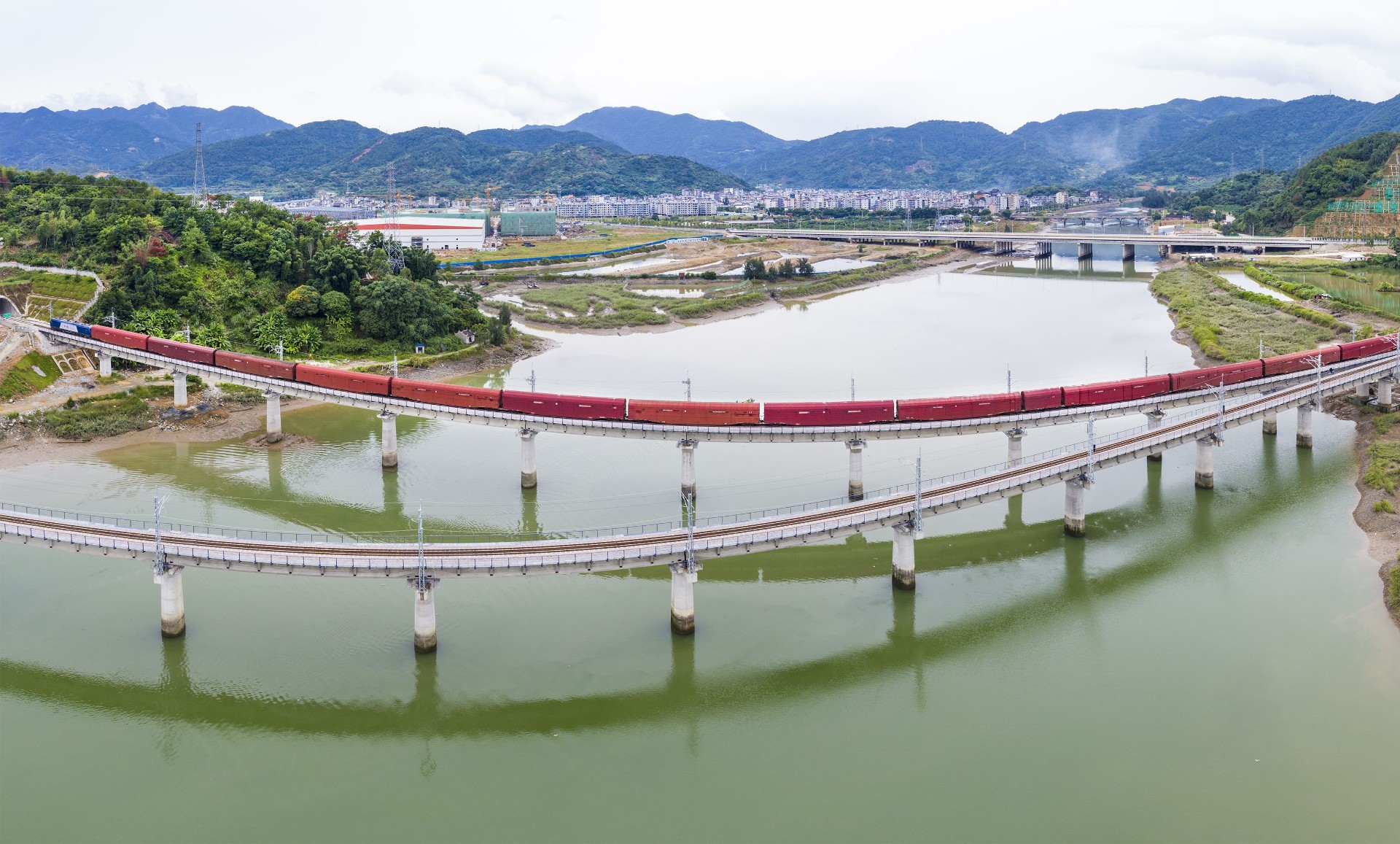 1704352283476255.jpg 寧德汽車基地鐵路專用線正式通車運營.jpg