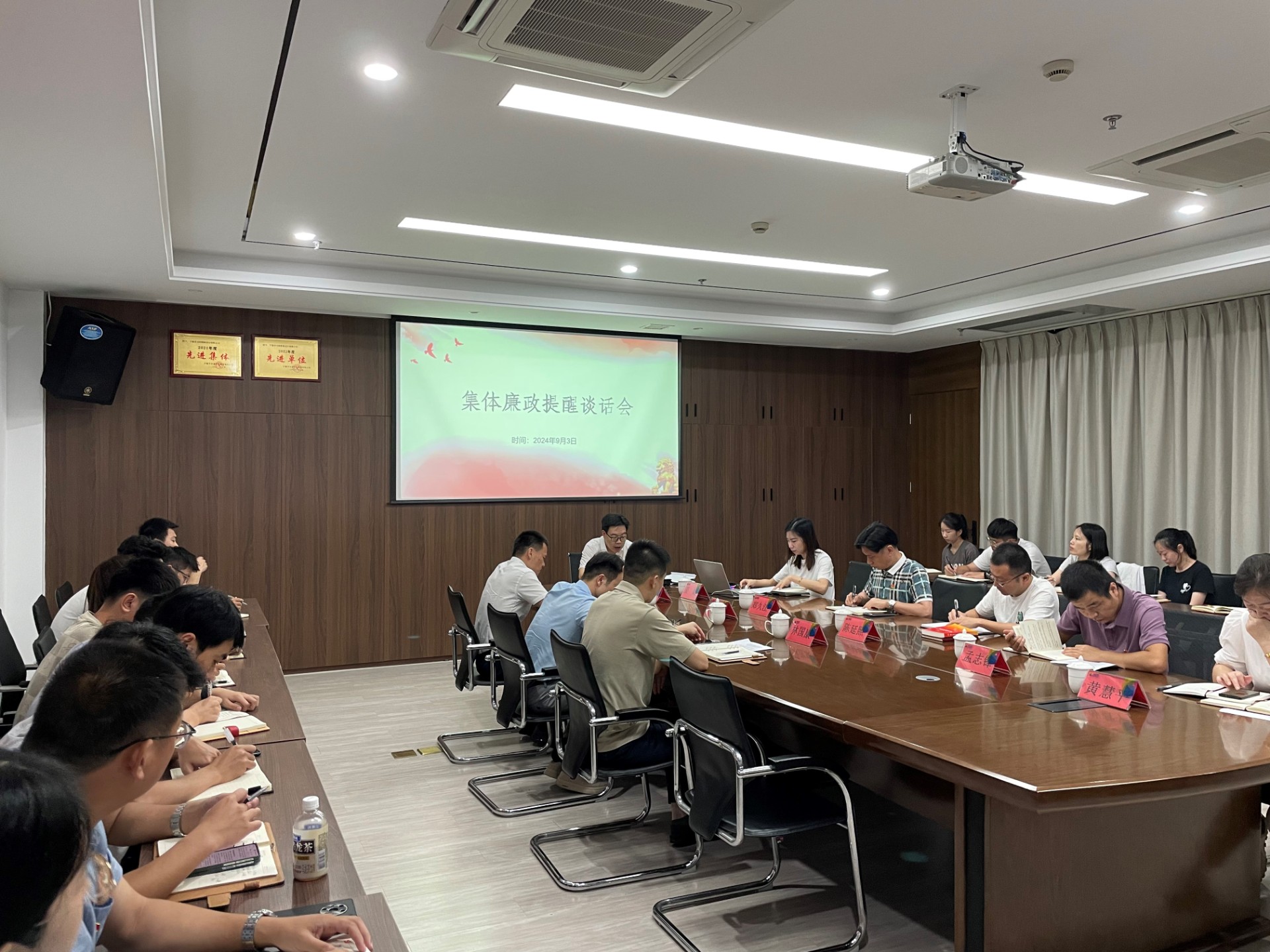 市交投集團領(lǐng)導深入市交投物流集團市交投勘察設(shè)計公司開展聯(lián)系點工作，葉嵐清拍攝2.jpg